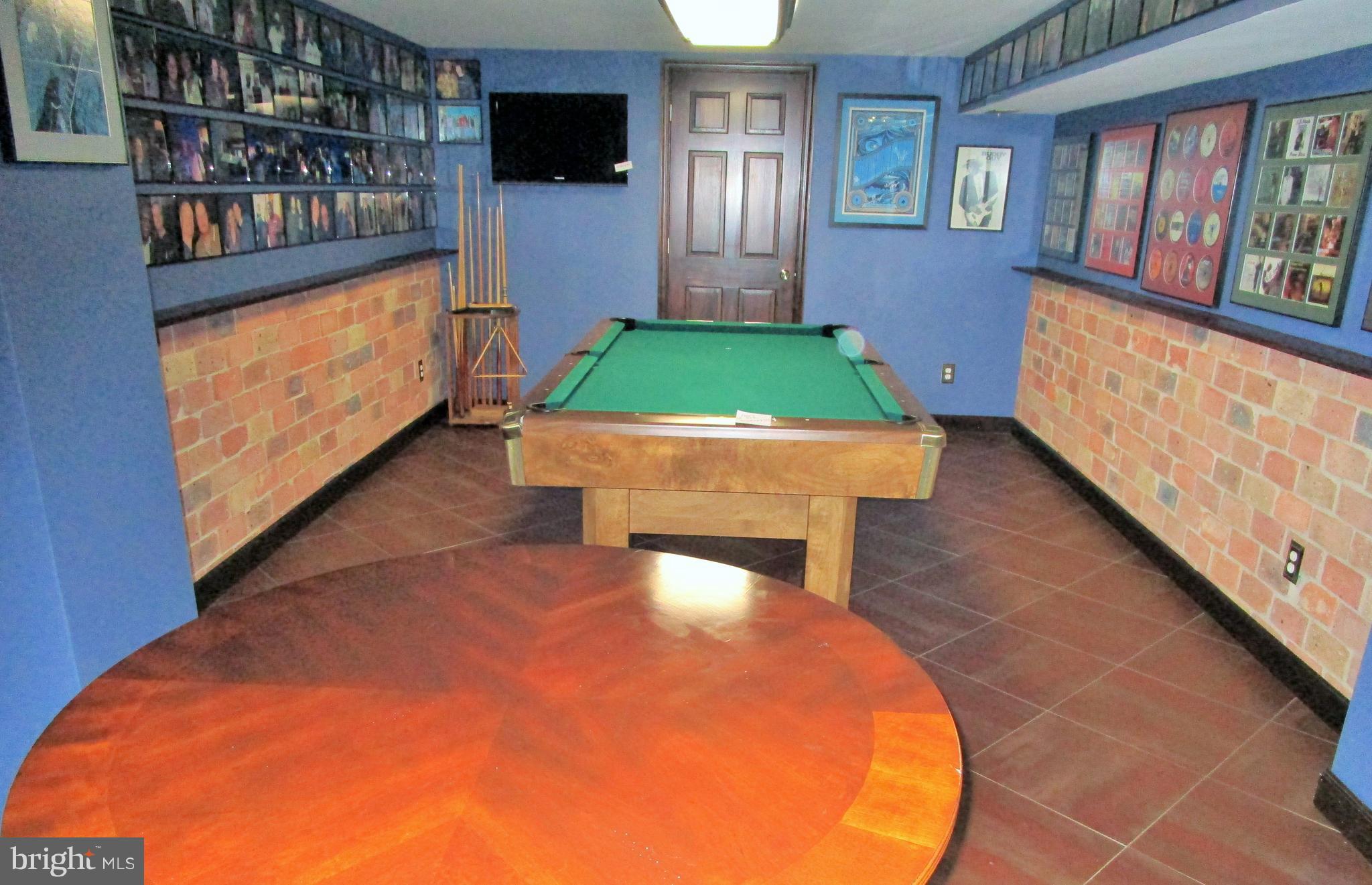 WAYSIDE VILLAGE - Residential