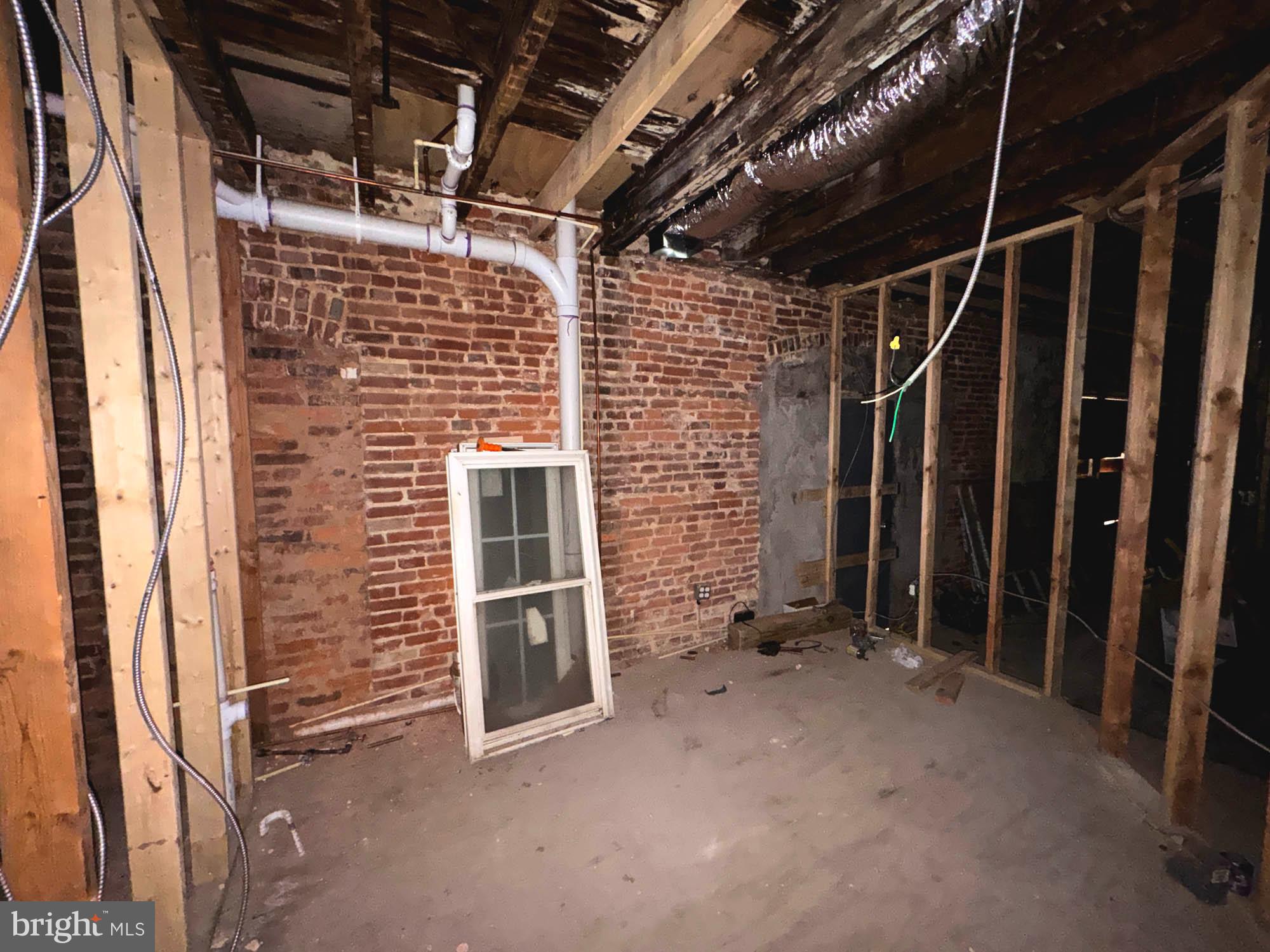 HOWARD PARK - Commercial Sale