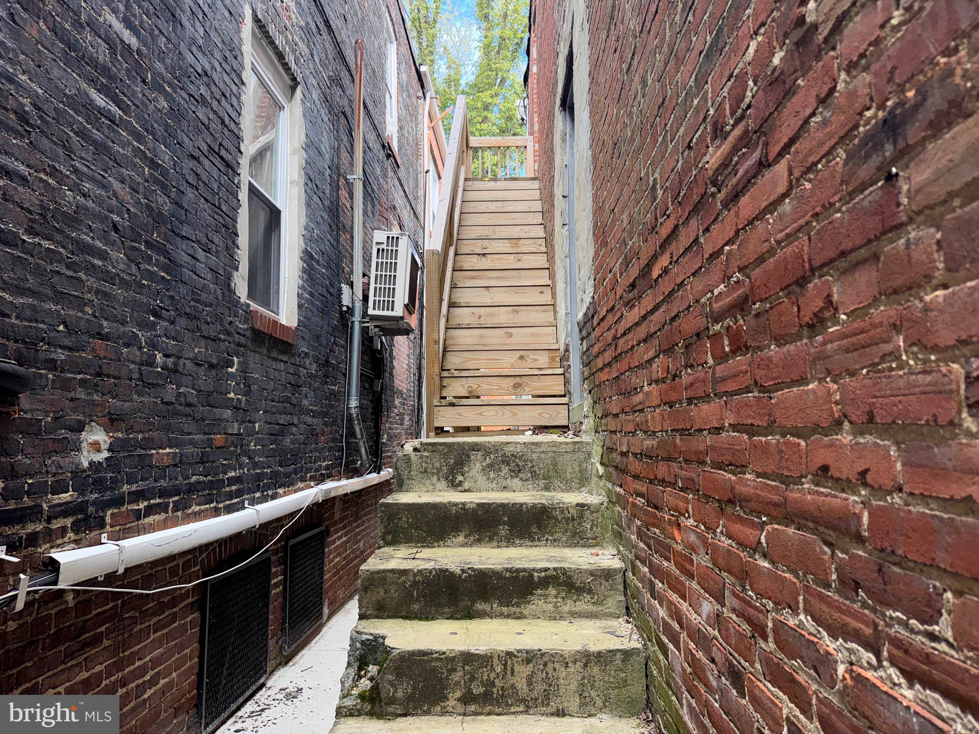 HOWARD PARK - Commercial Sale