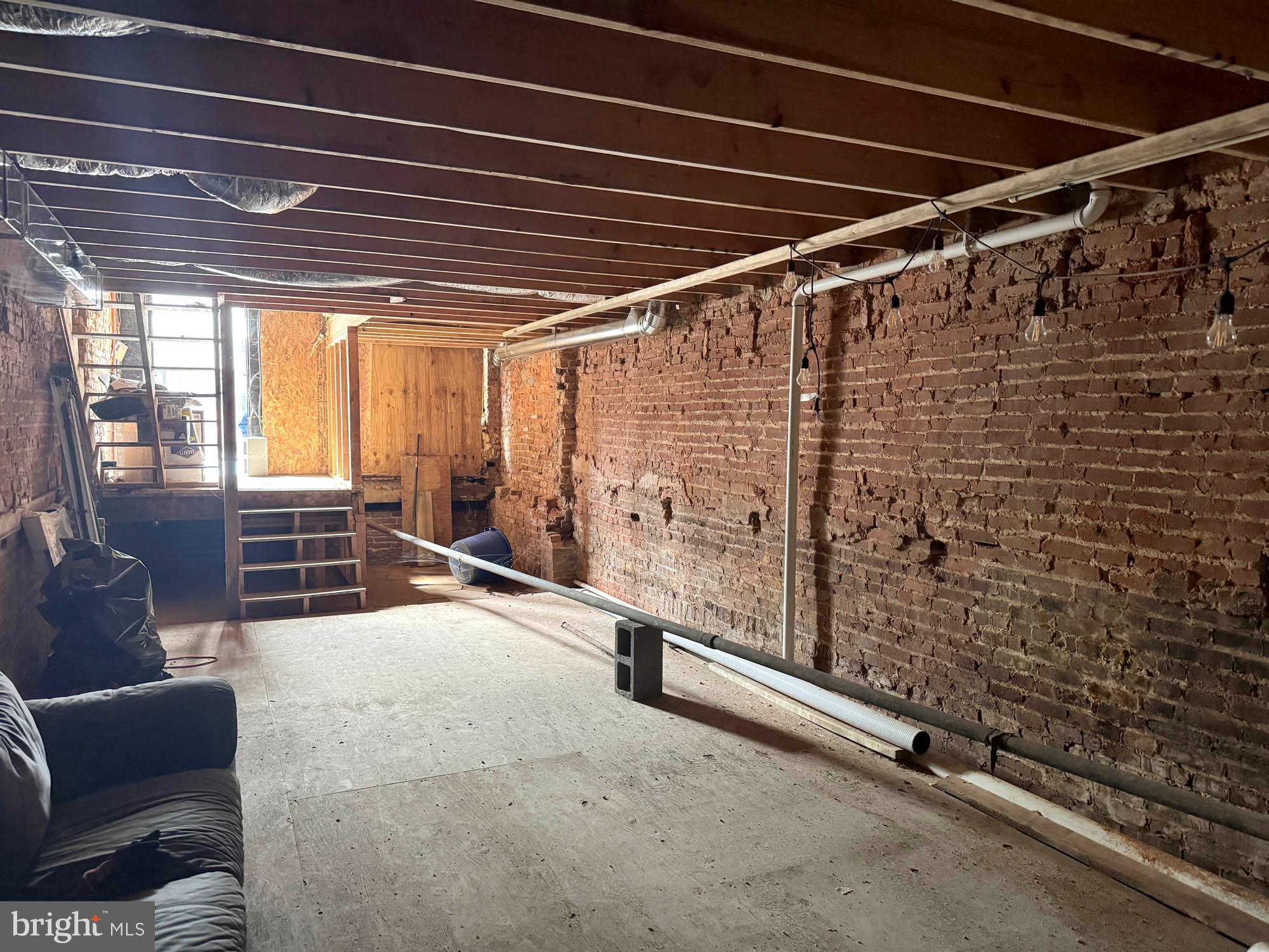 HOWARD PARK - Commercial Sale