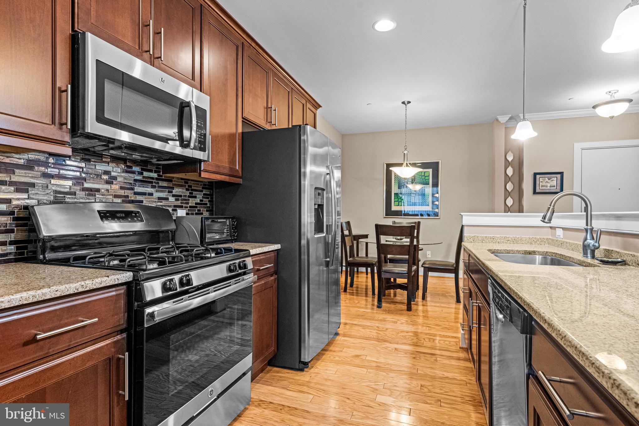 MERIDIAN VALLEY SQ - Residential