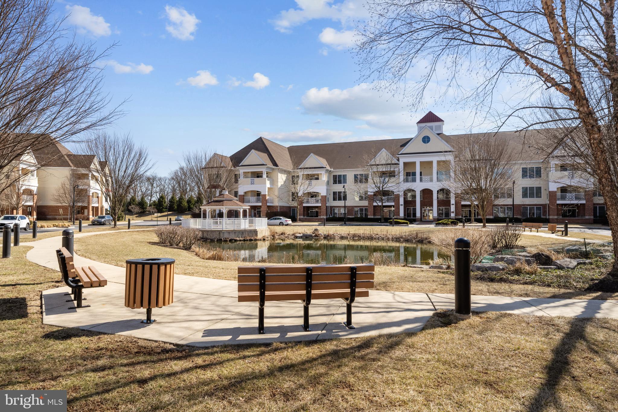 MERIDIAN VALLEY SQ - Residential