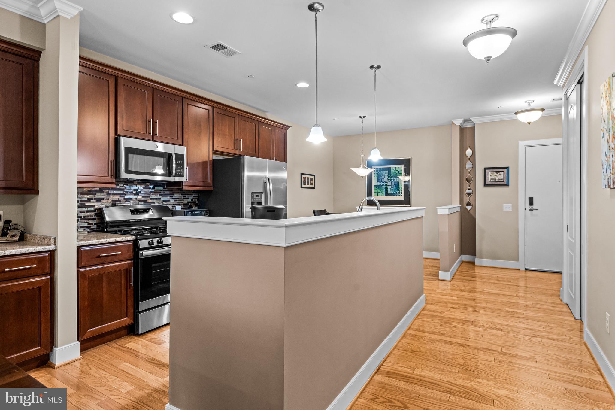 MERIDIAN VALLEY SQ - Residential