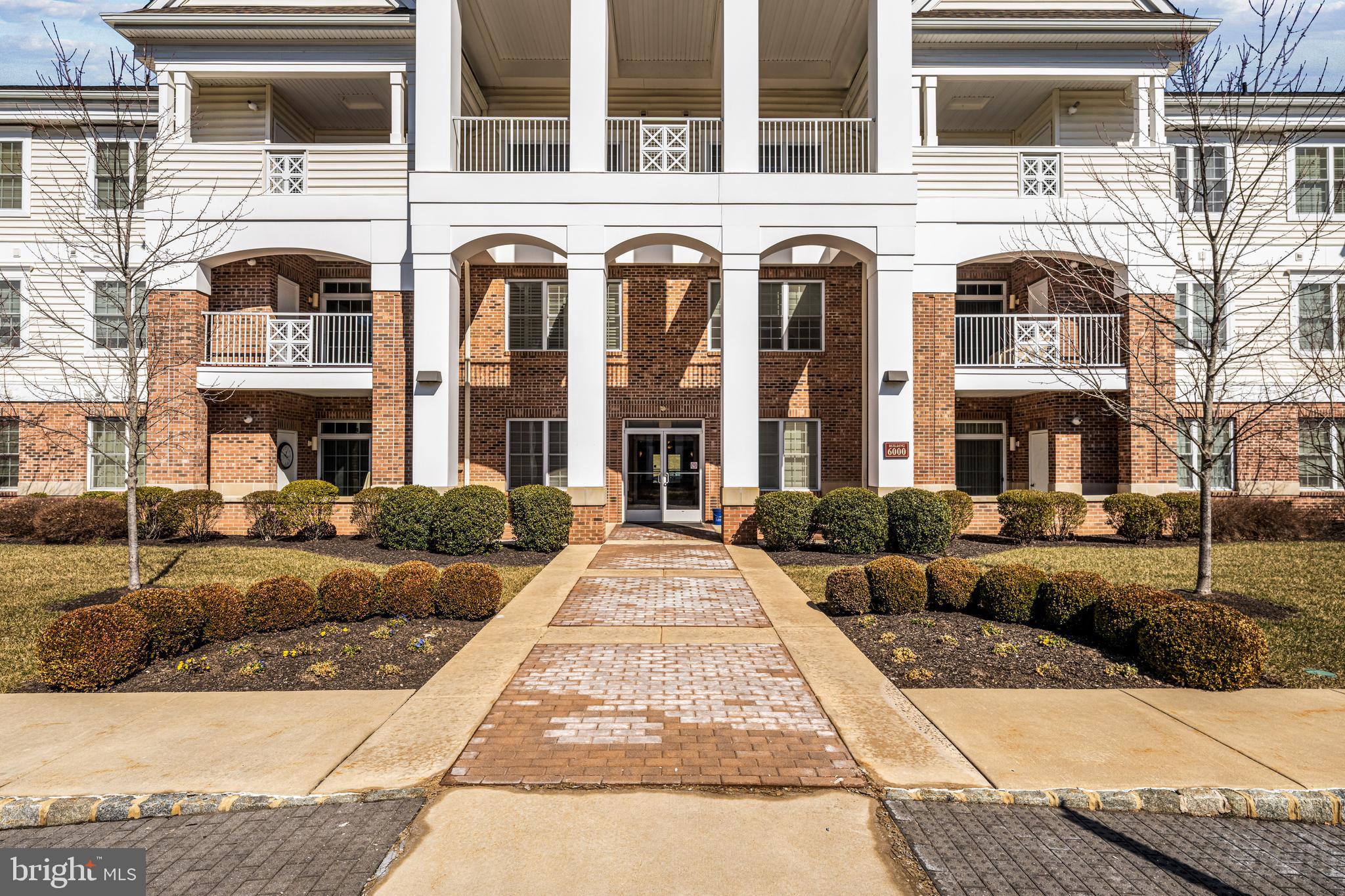 MERIDIAN VALLEY SQ - Residential