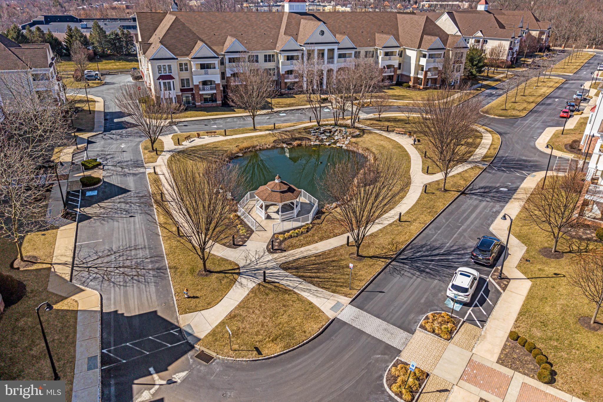 MERIDIAN VALLEY SQ - Residential