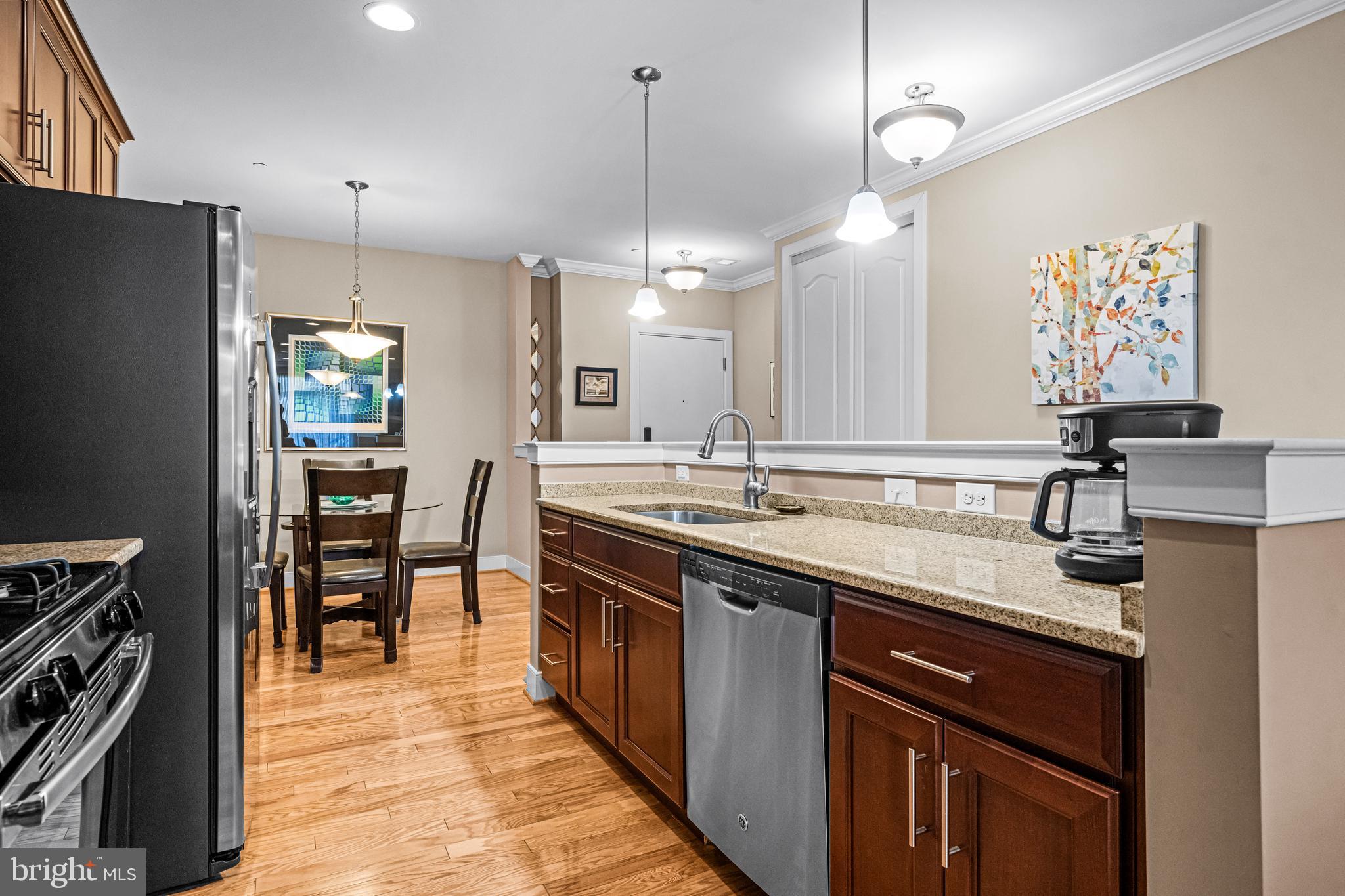 MERIDIAN VALLEY SQ - Residential