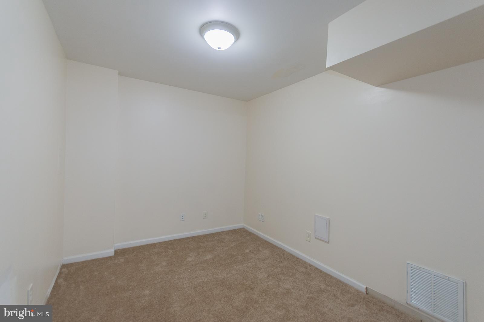 MILLS FARM - Residential Lease