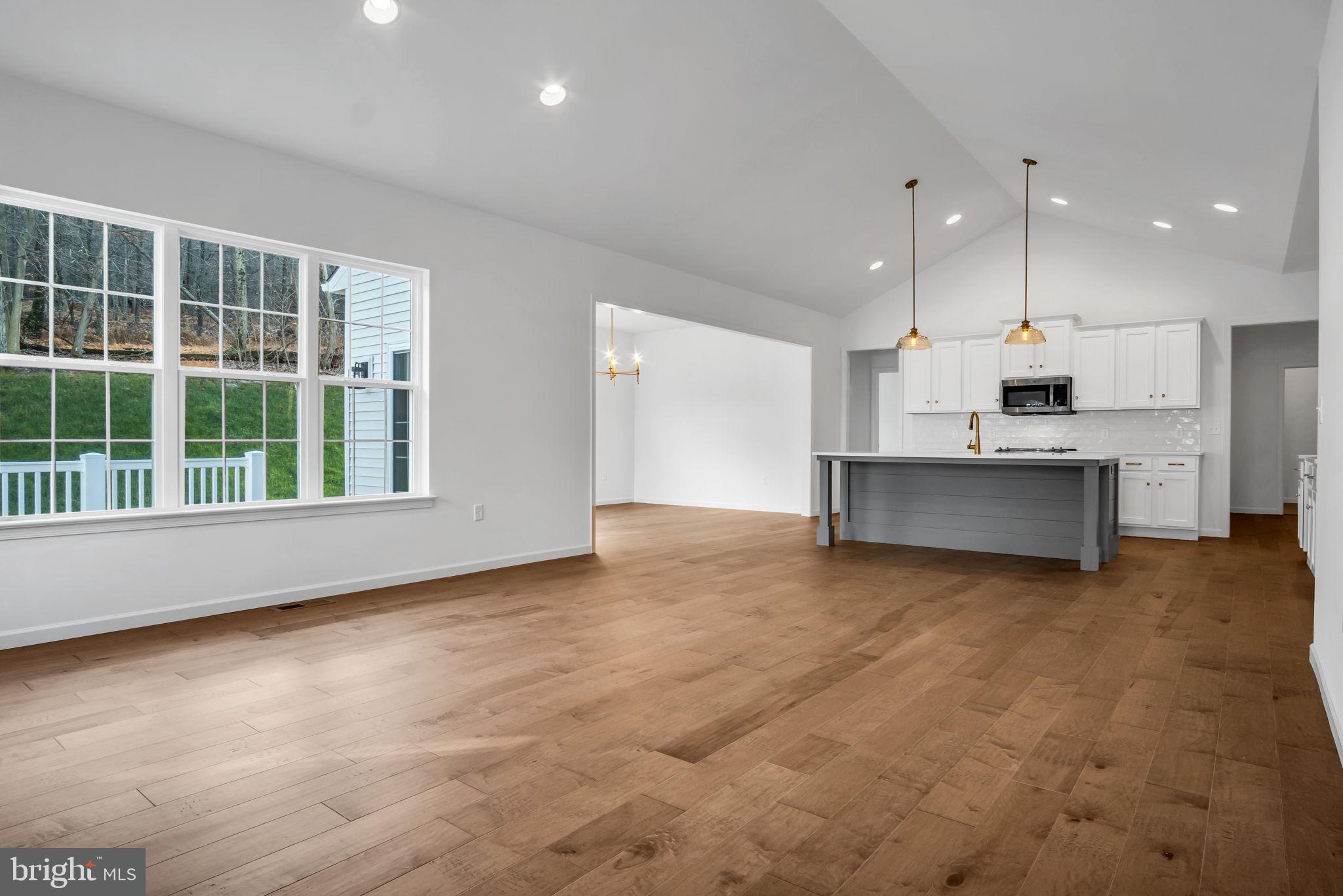 ROCKVILLE ESTATES - Residential