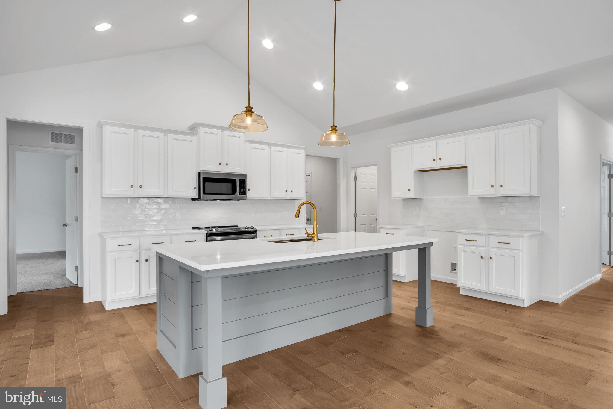 ROCKVILLE ESTATES - Residential