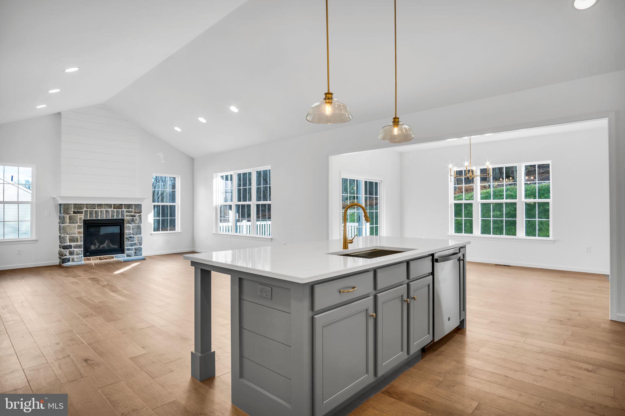 ROCKVILLE ESTATES - Residential