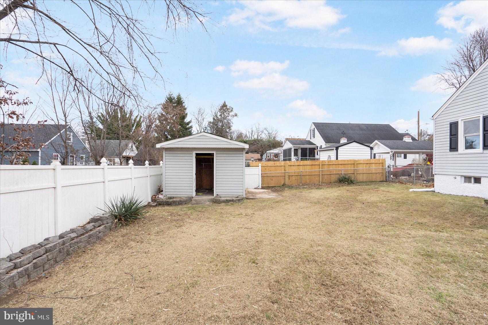 COLONIAL DRIVE - Residential