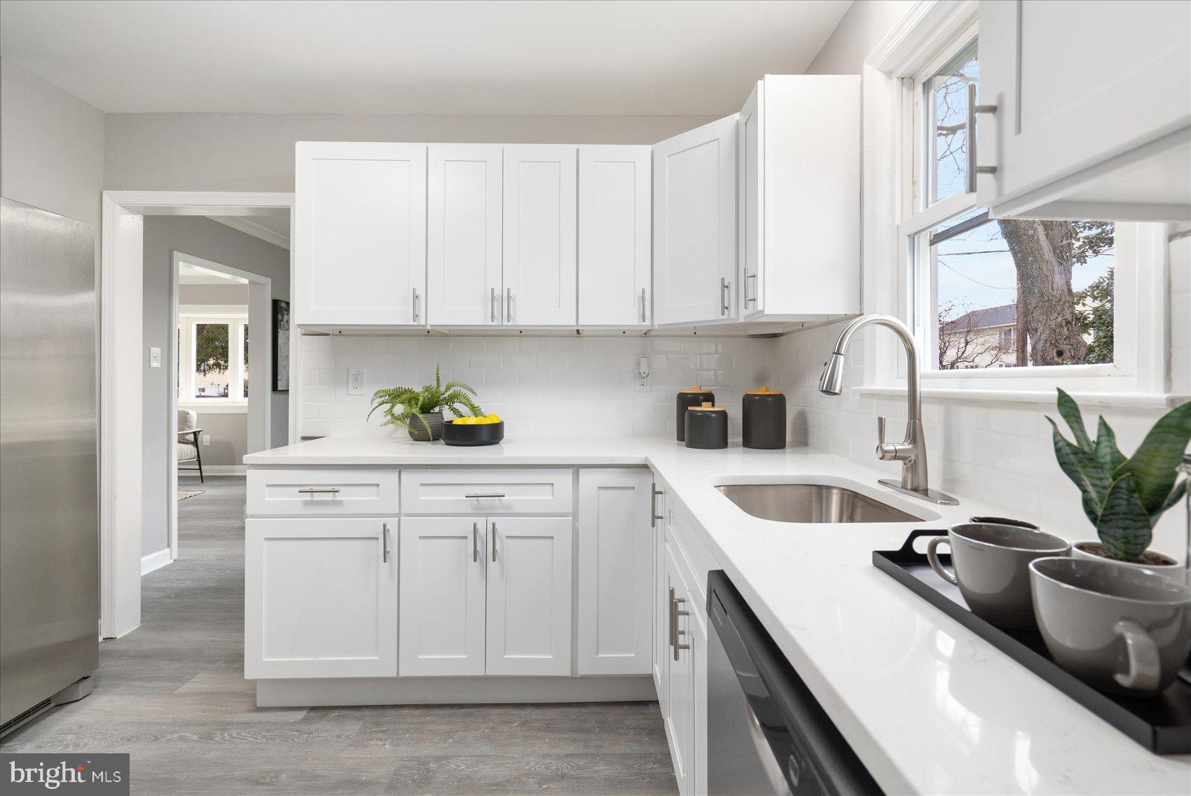 COLONIAL DRIVE - Residential