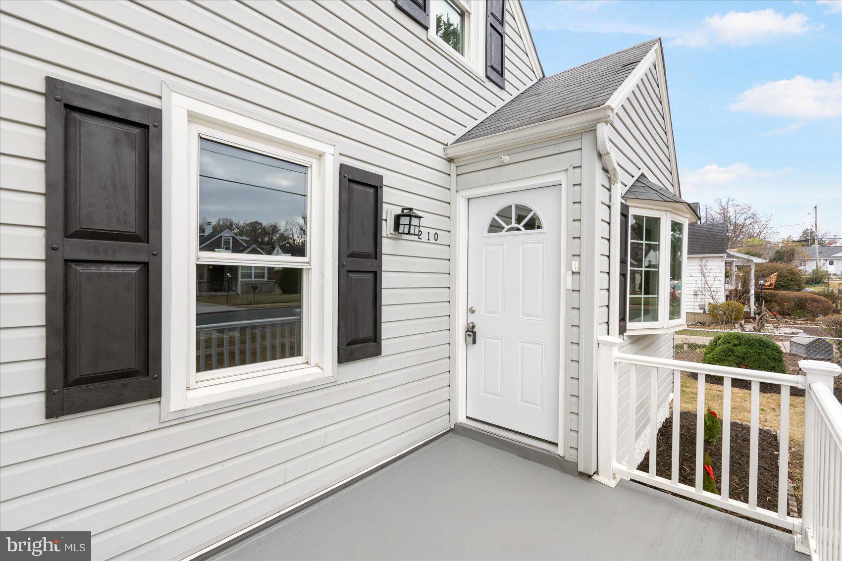 COLONIAL DRIVE - Residential