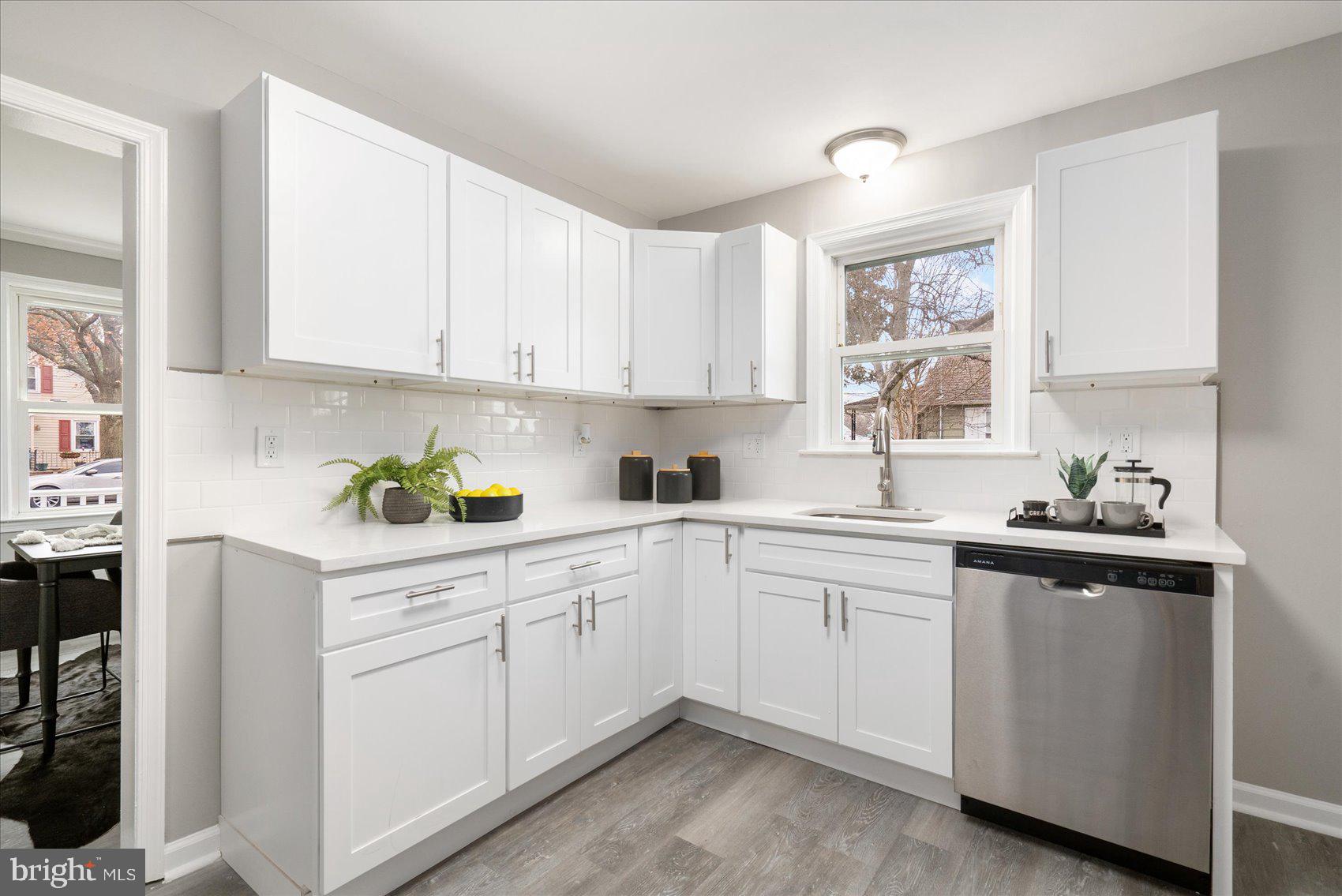 COLONIAL DRIVE - Residential