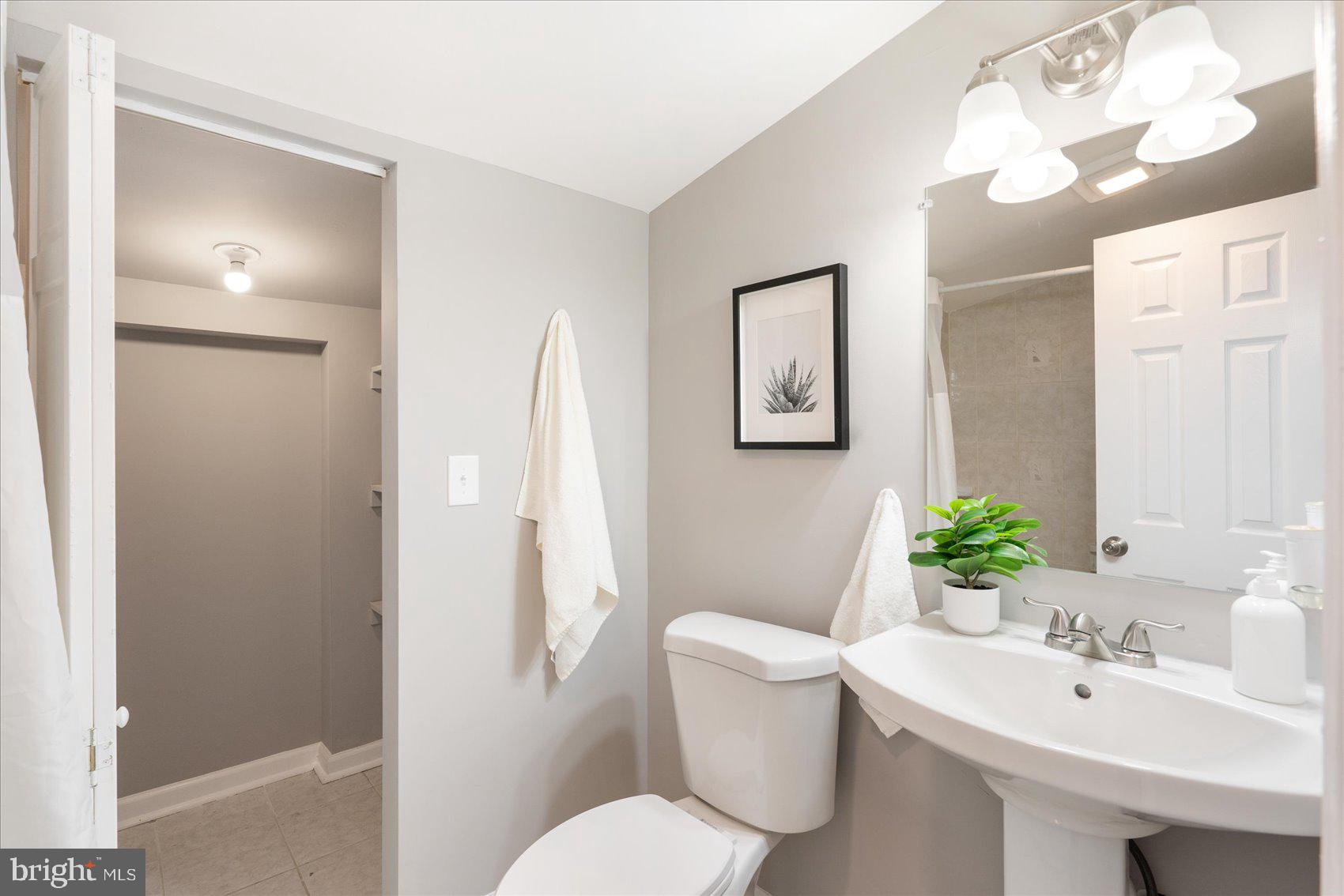 COLONIAL DRIVE - Residential