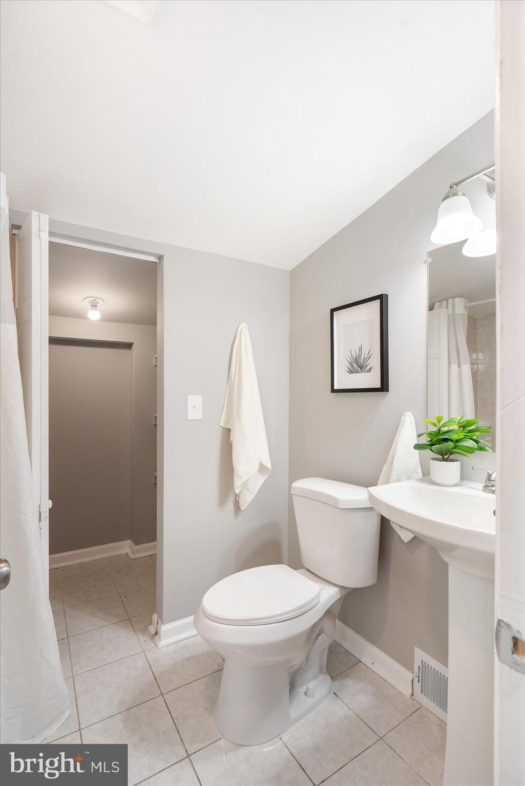 COLONIAL DRIVE - Residential