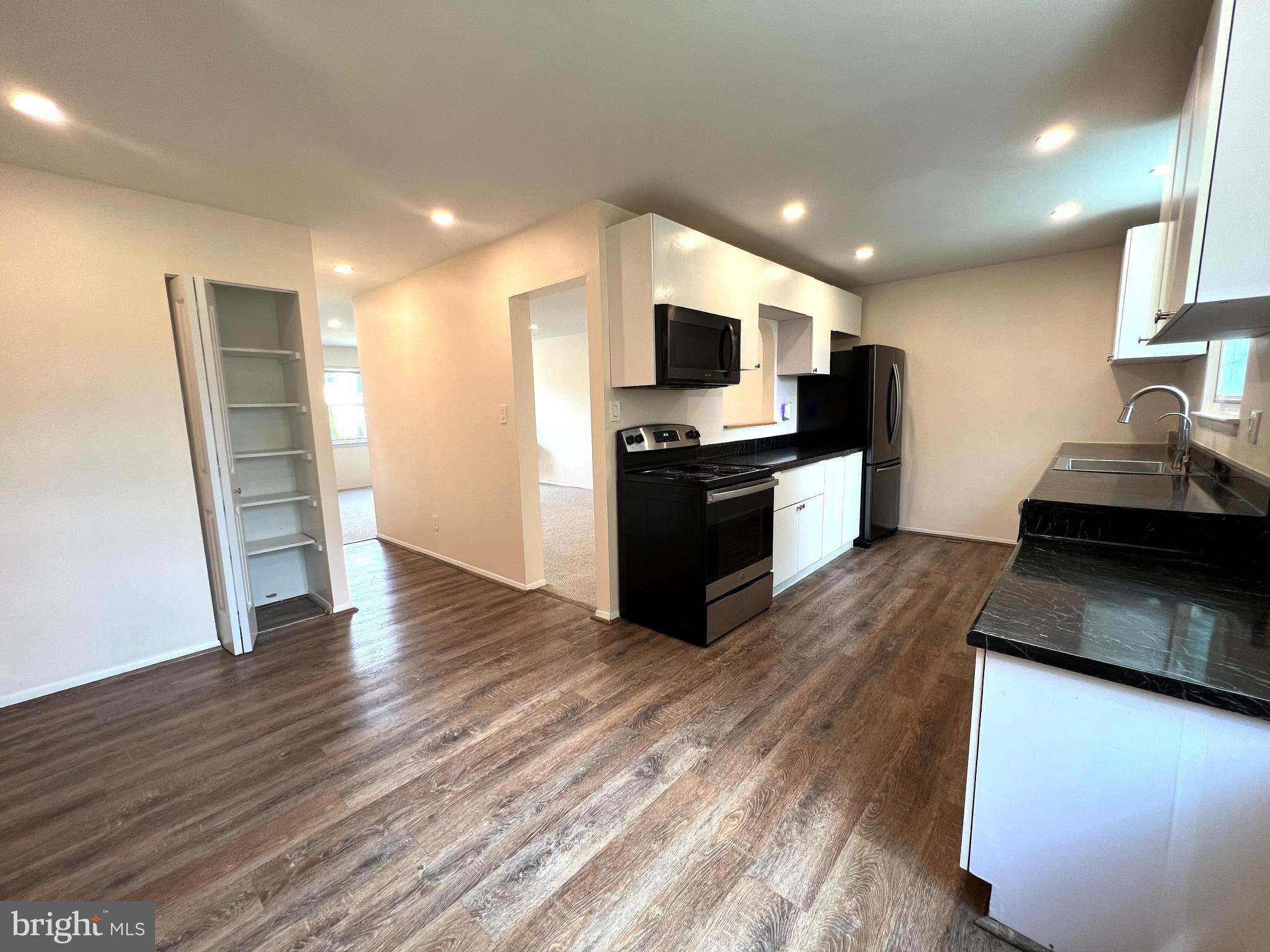 315 HOMETOWN WAY