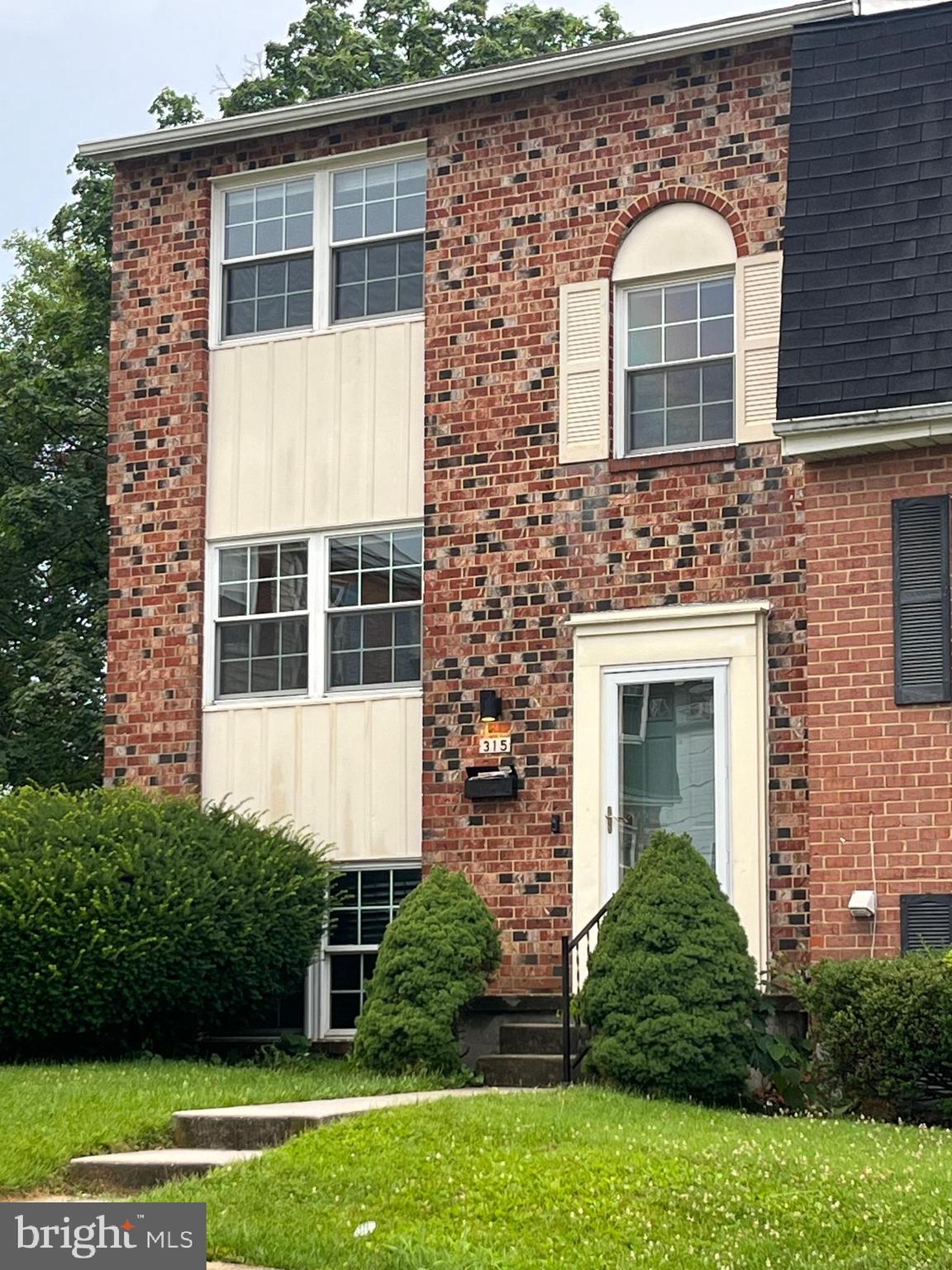 315 HOMETOWN WAY