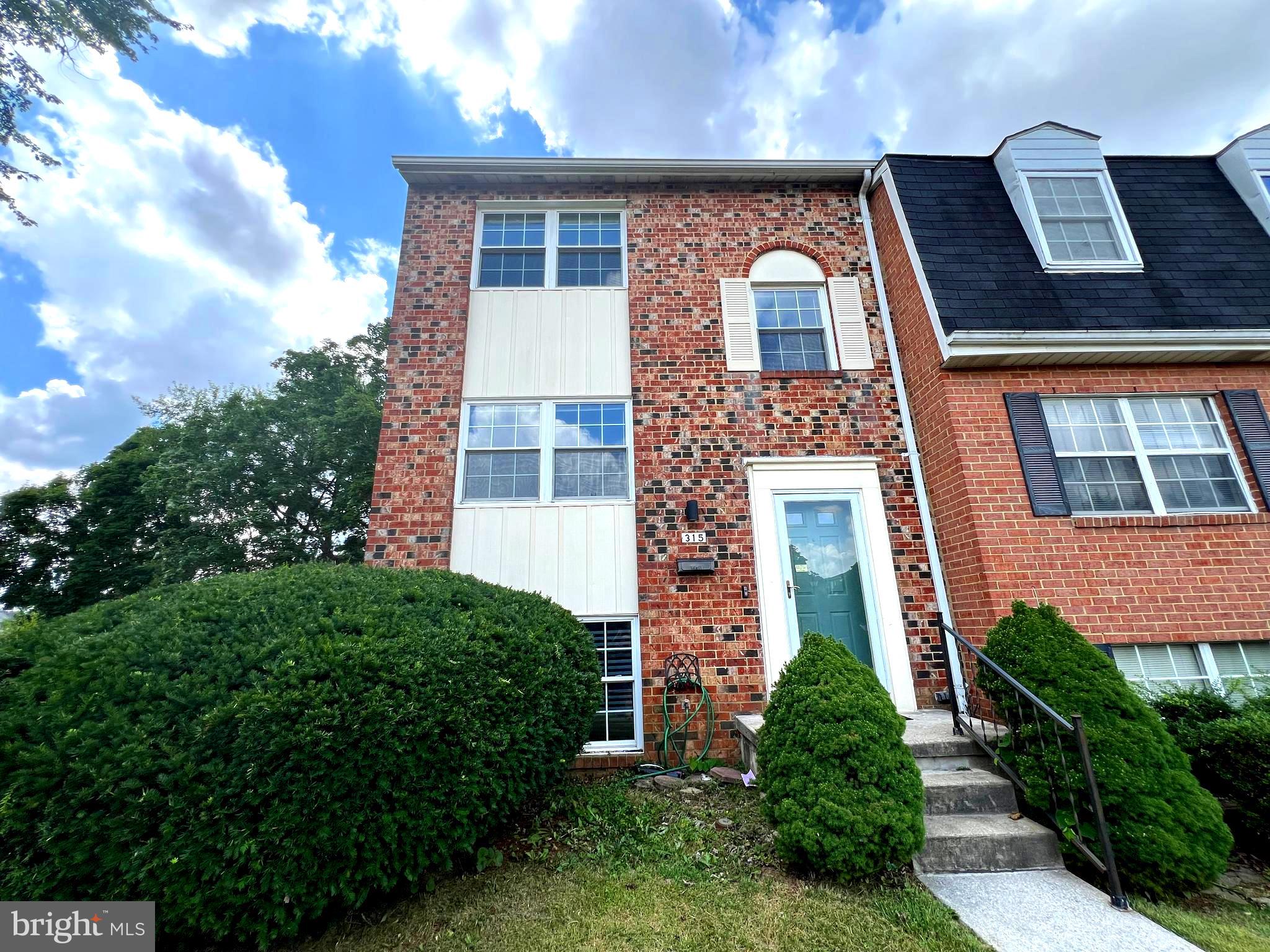 315 HOMETOWN WAY