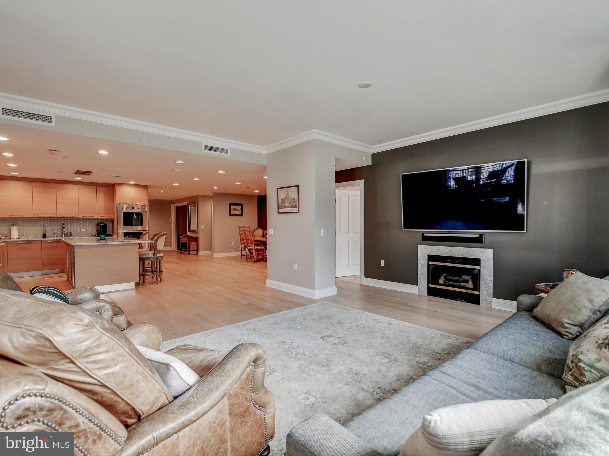 THE RITZ-CARLTON RESIDENCES - Residential