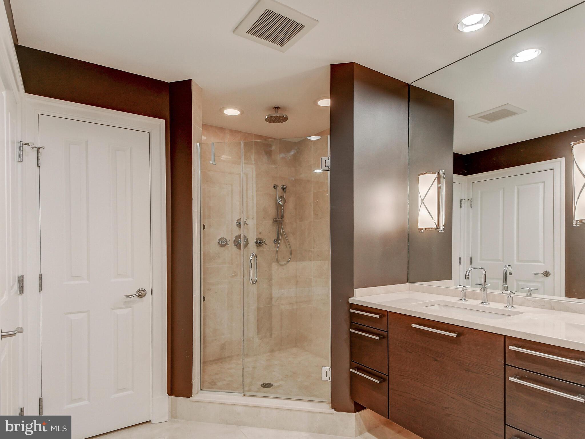 THE RITZ-CARLTON RESIDENCES - Residential