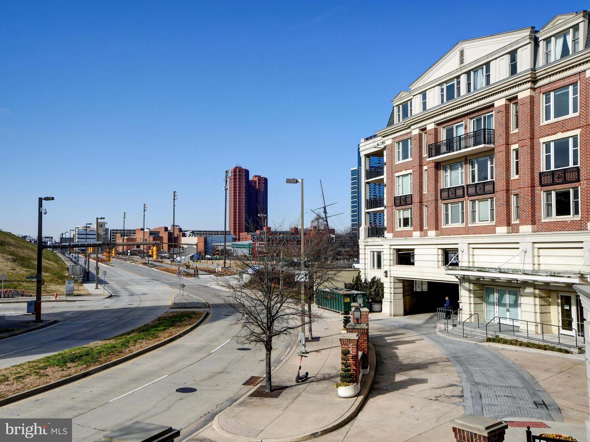 THE RITZ-CARLTON RESIDENCES - Residential