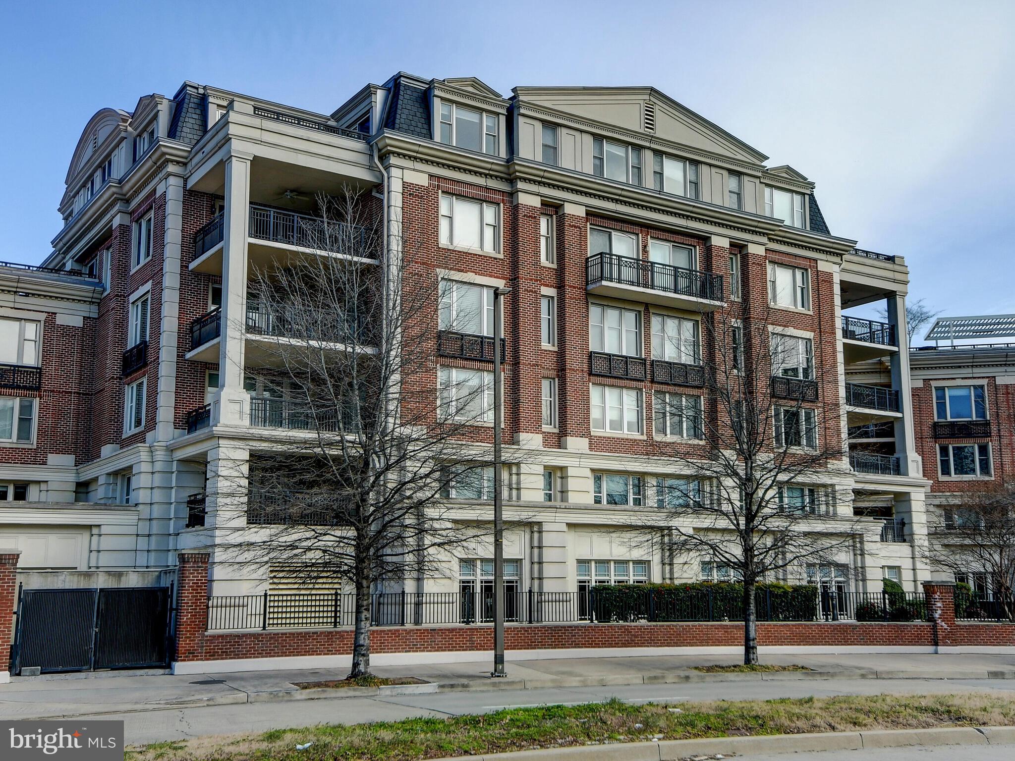 THE RITZ-CARLTON RESIDENCES - Residential