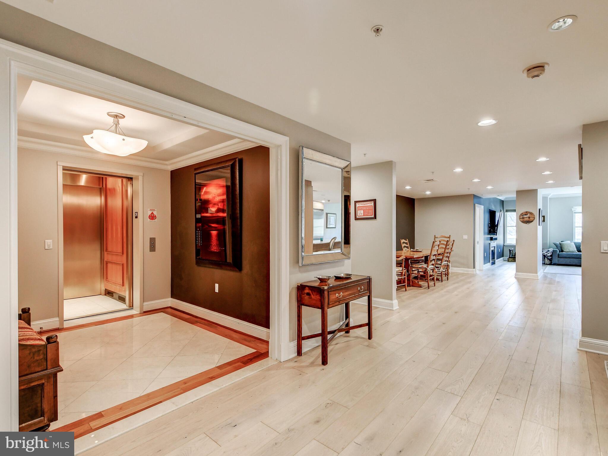 THE RITZ-CARLTON RESIDENCES - Residential