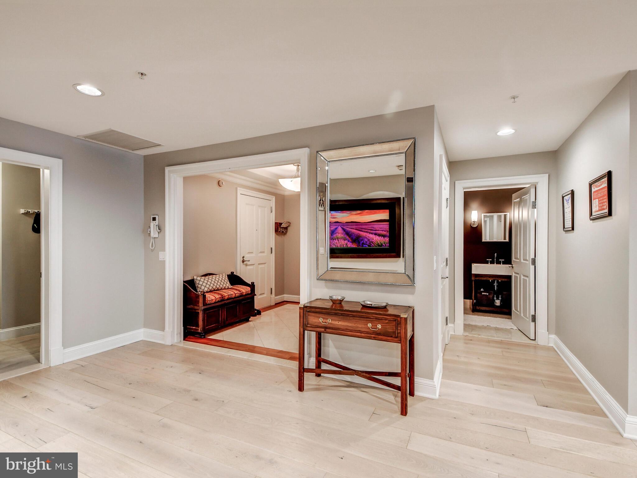 THE RITZ-CARLTON RESIDENCES - Residential