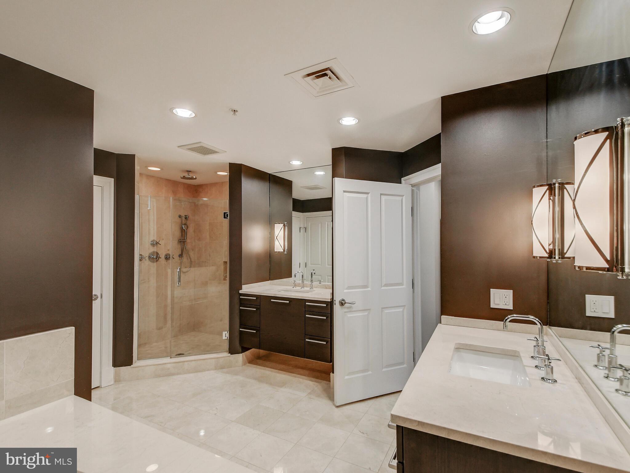 THE RITZ-CARLTON RESIDENCES - Residential