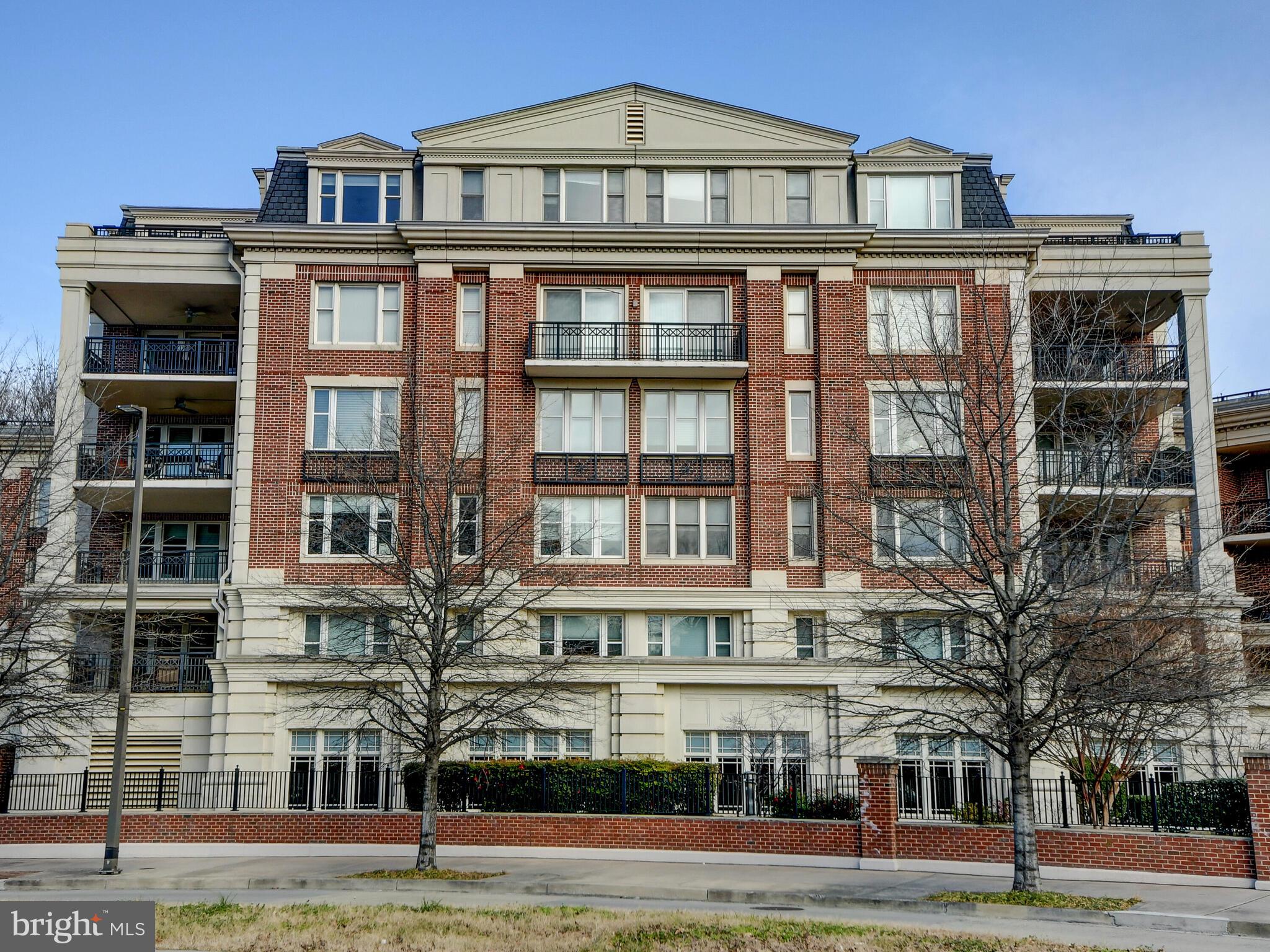 THE RITZ-CARLTON RESIDENCES - Residential