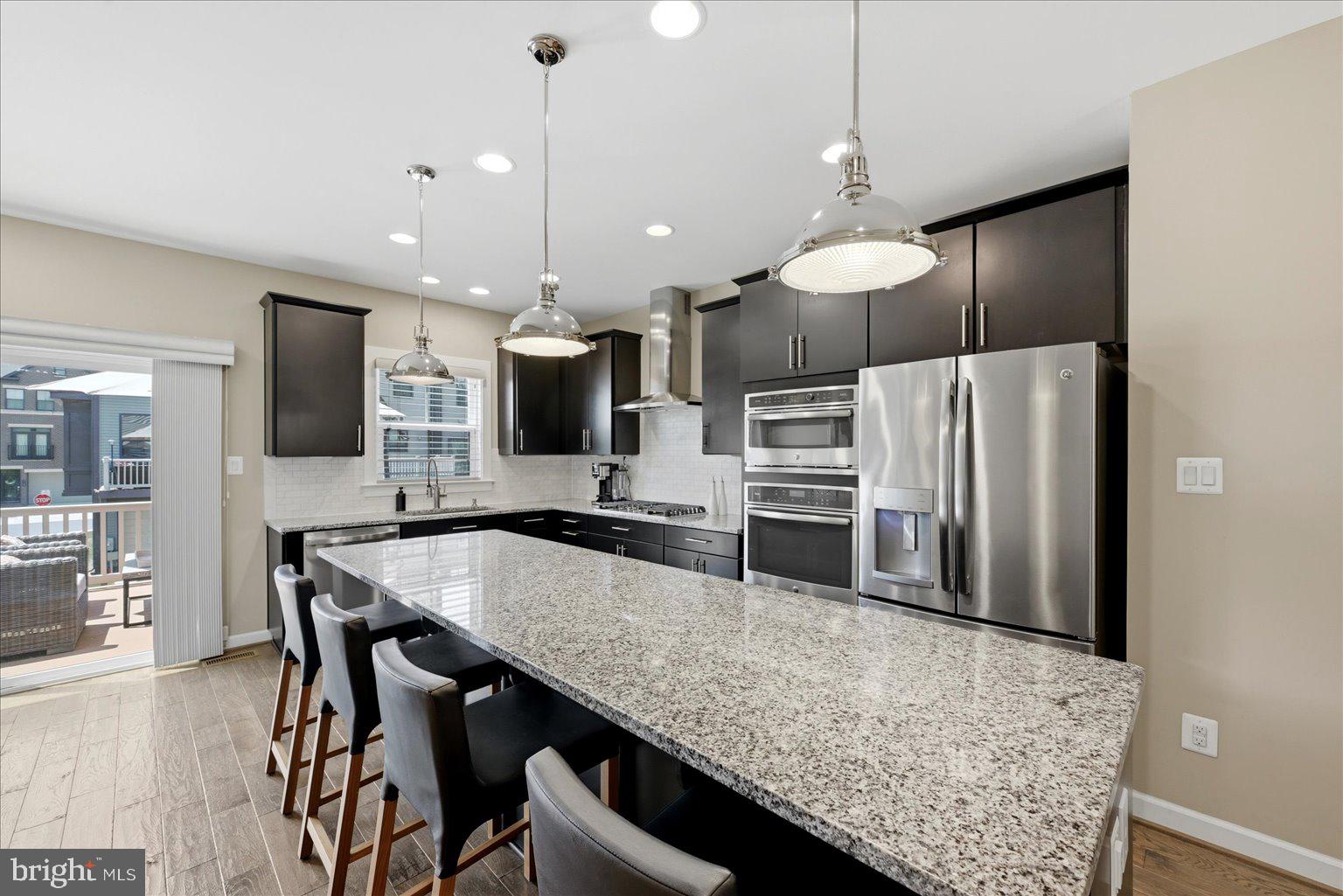 METRO ROW - Residential