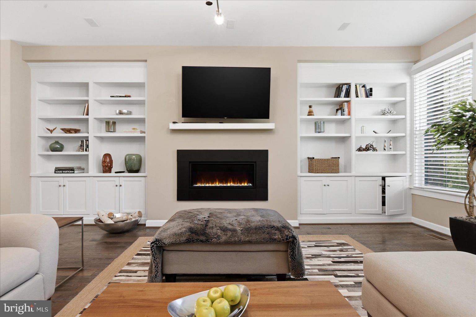 METRO ROW - Residential