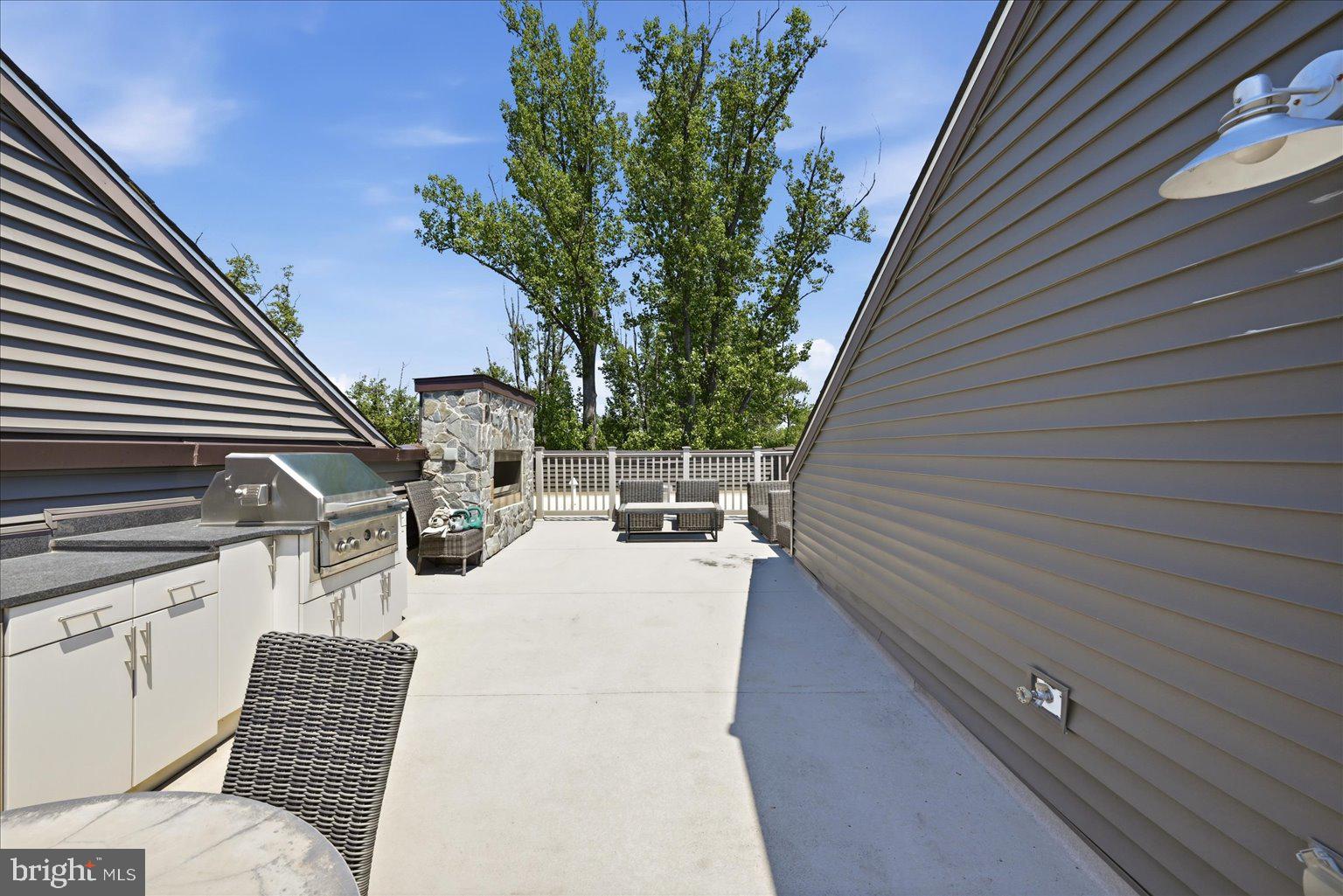METRO ROW - Residential
