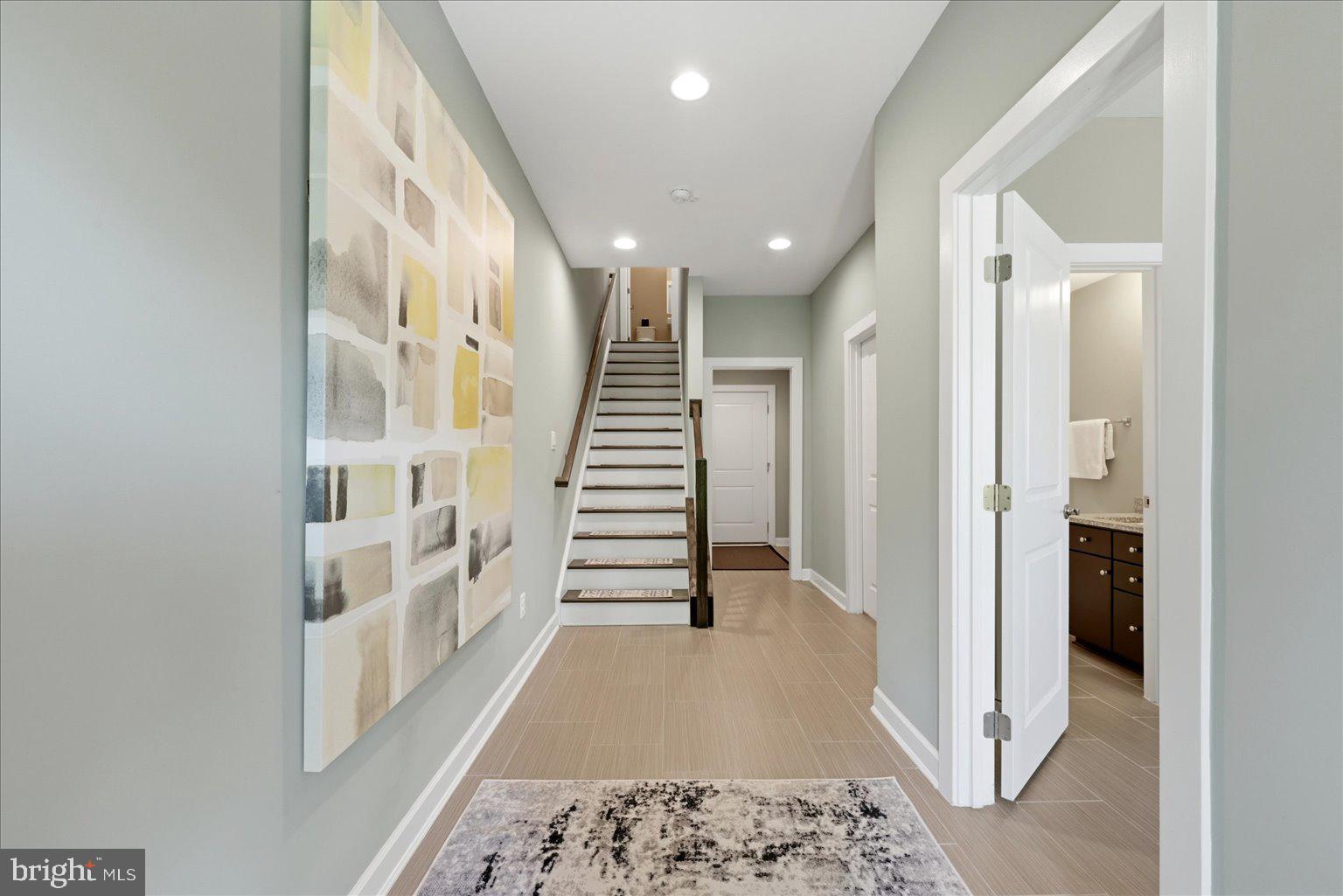METRO ROW - Residential