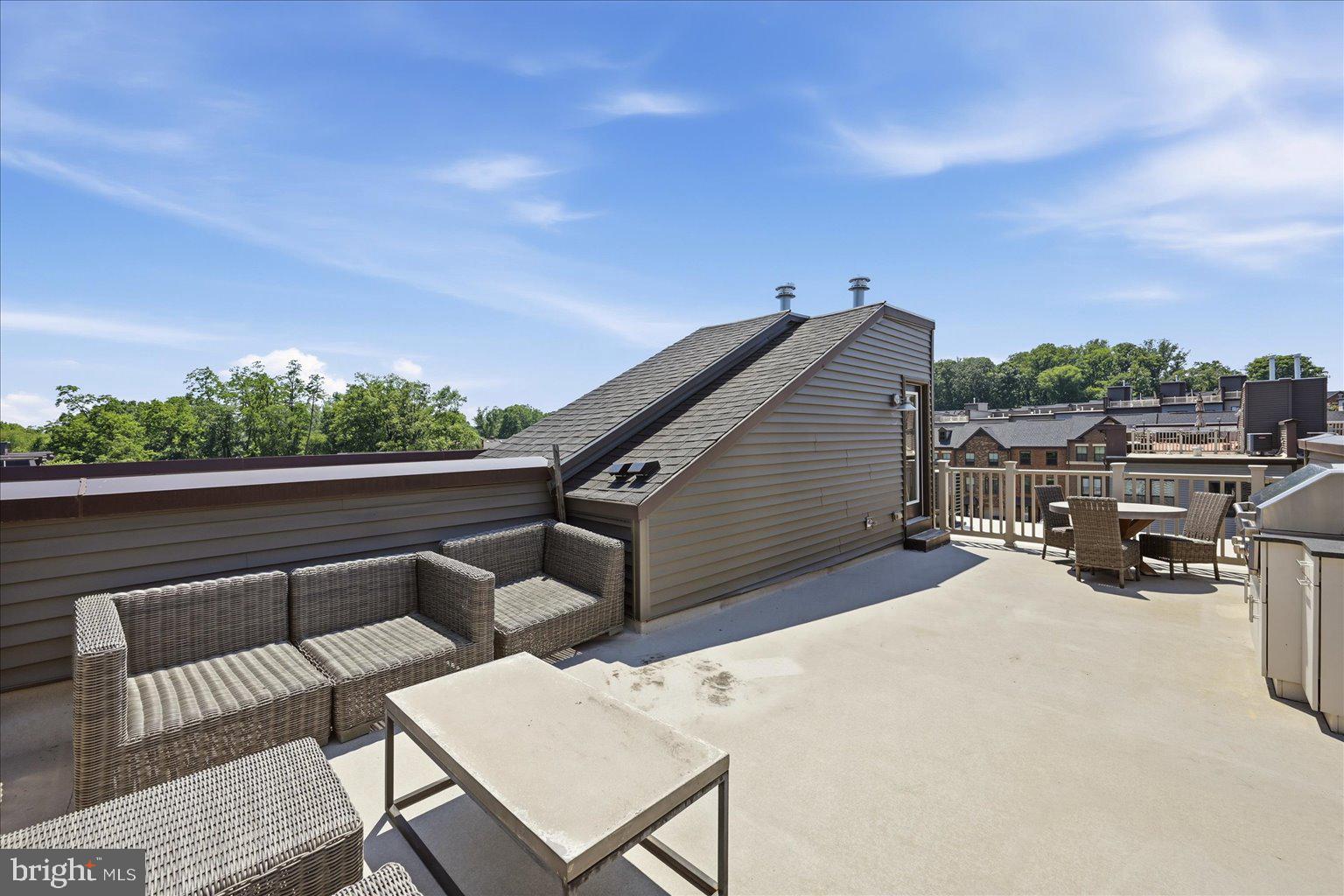 METRO ROW - Residential