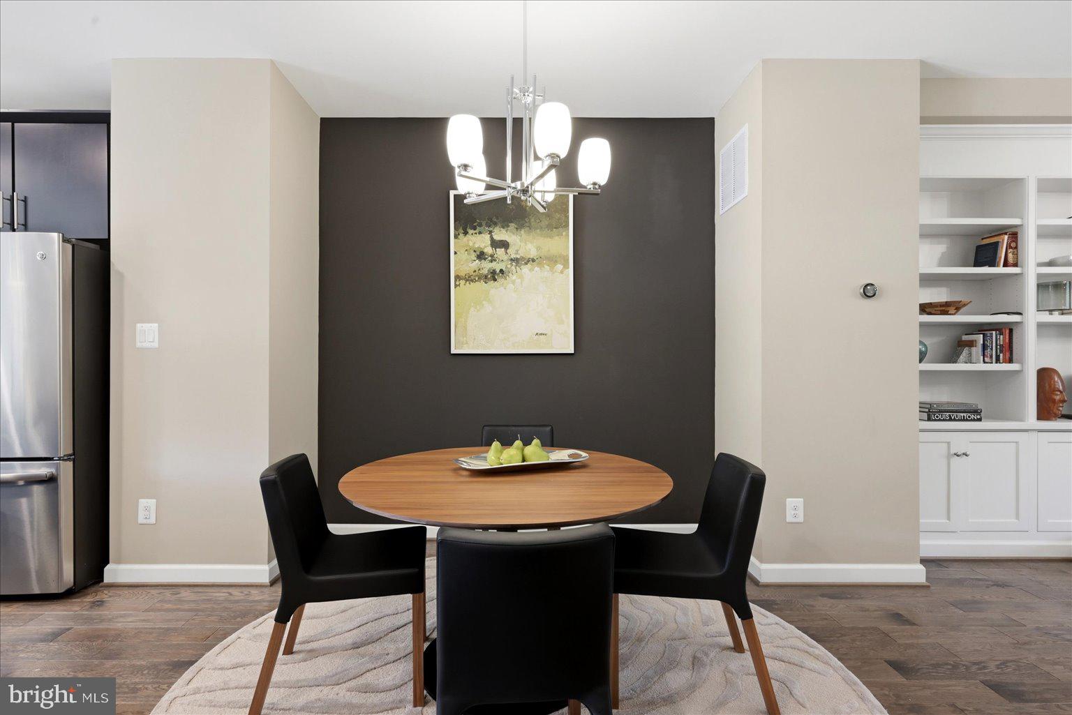 METRO ROW - Residential