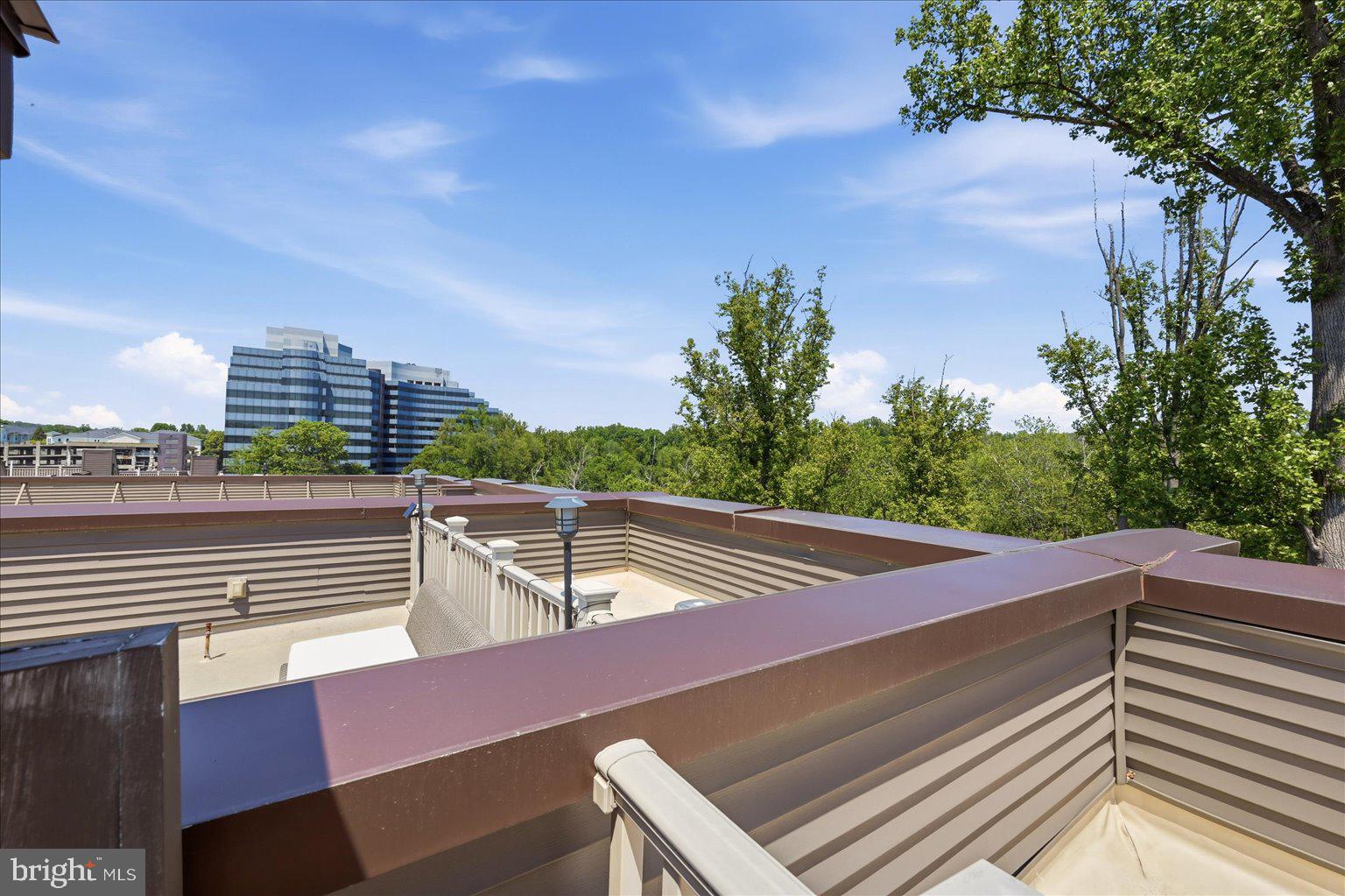 METRO ROW - Residential