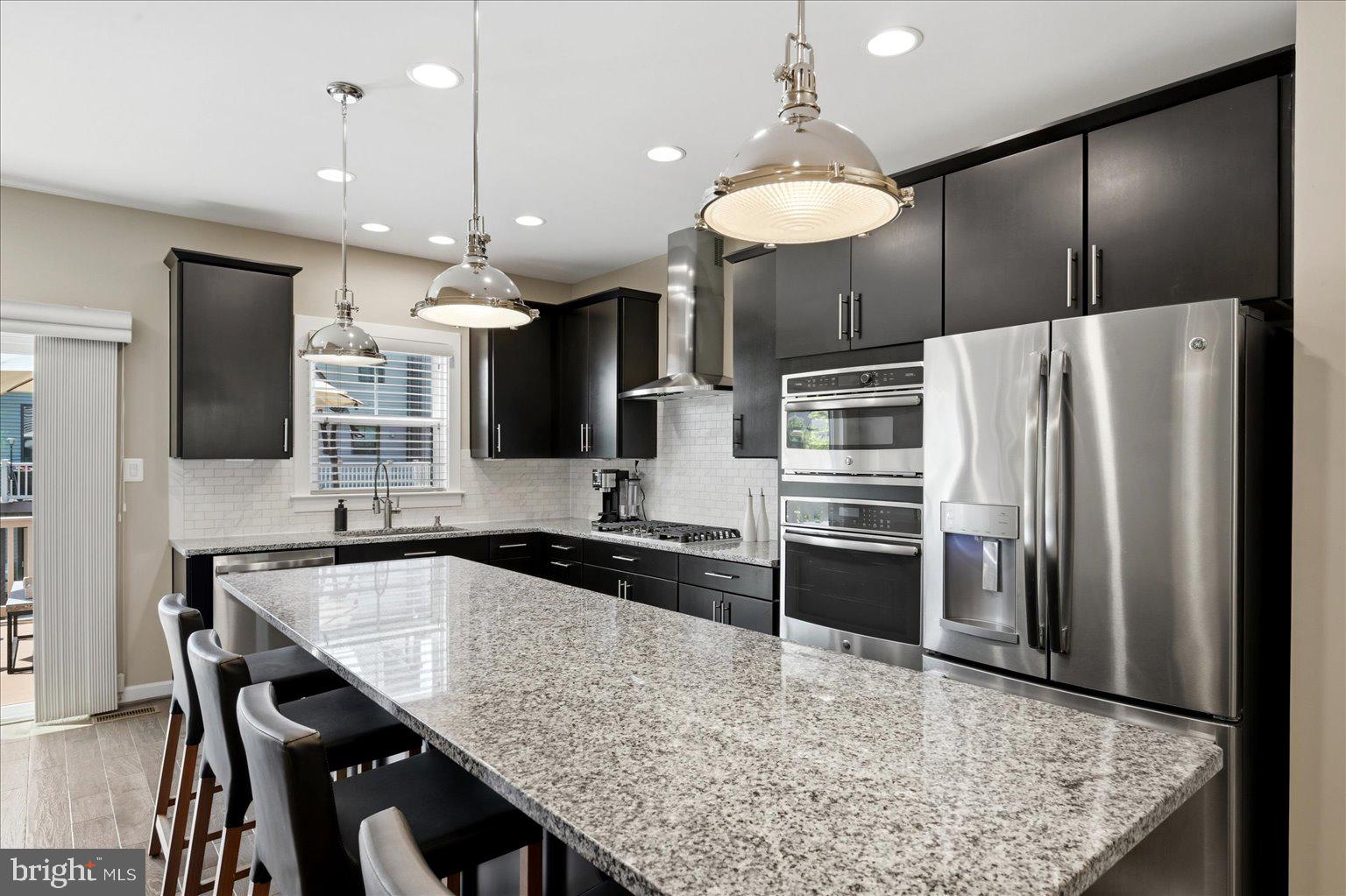 METRO ROW - Residential