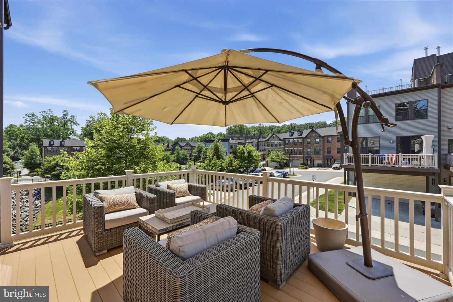 METRO ROW - Residential