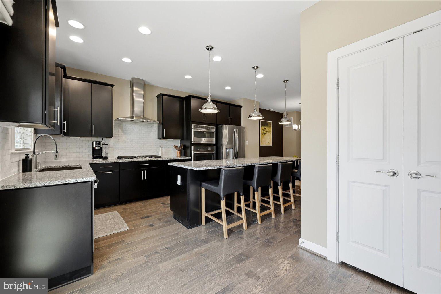 METRO ROW - Residential