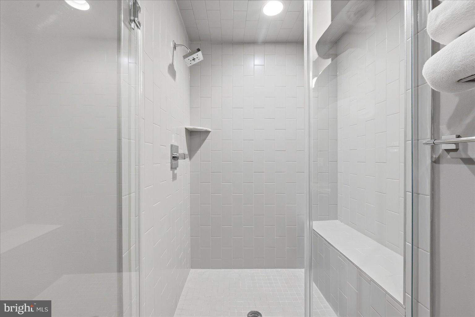 METRO ROW - Residential