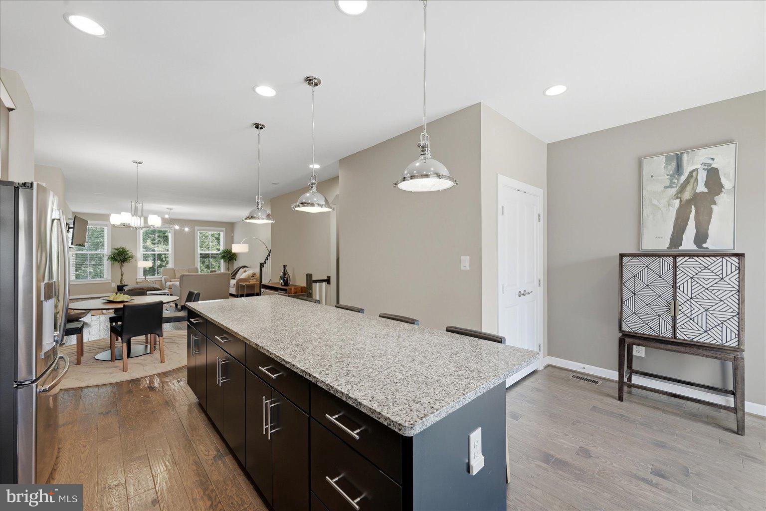 METRO ROW - Residential