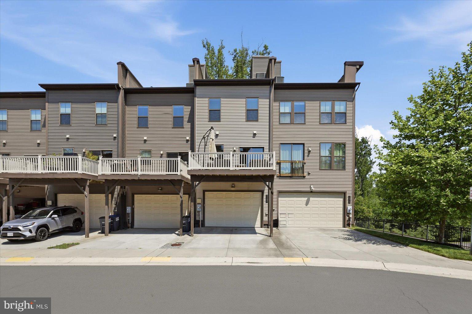 METRO ROW - Residential