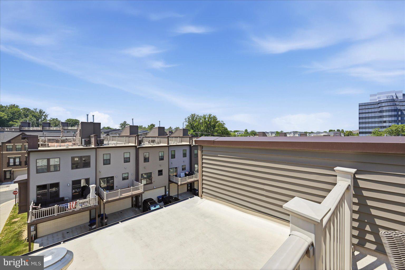 METRO ROW - Residential