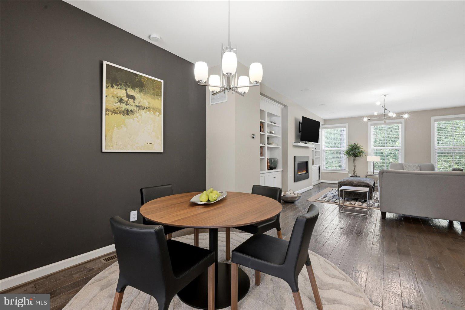 METRO ROW - Residential