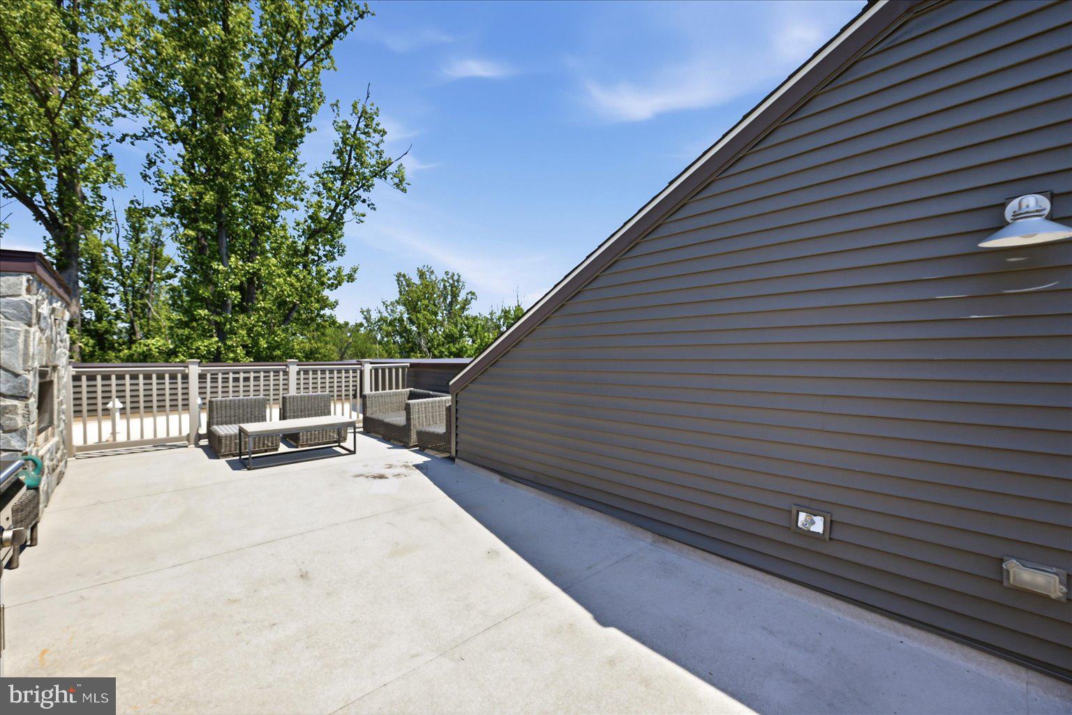 METRO ROW - Residential