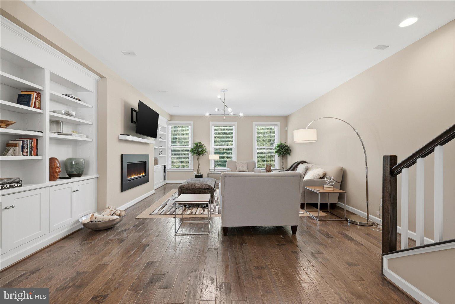 METRO ROW - Residential