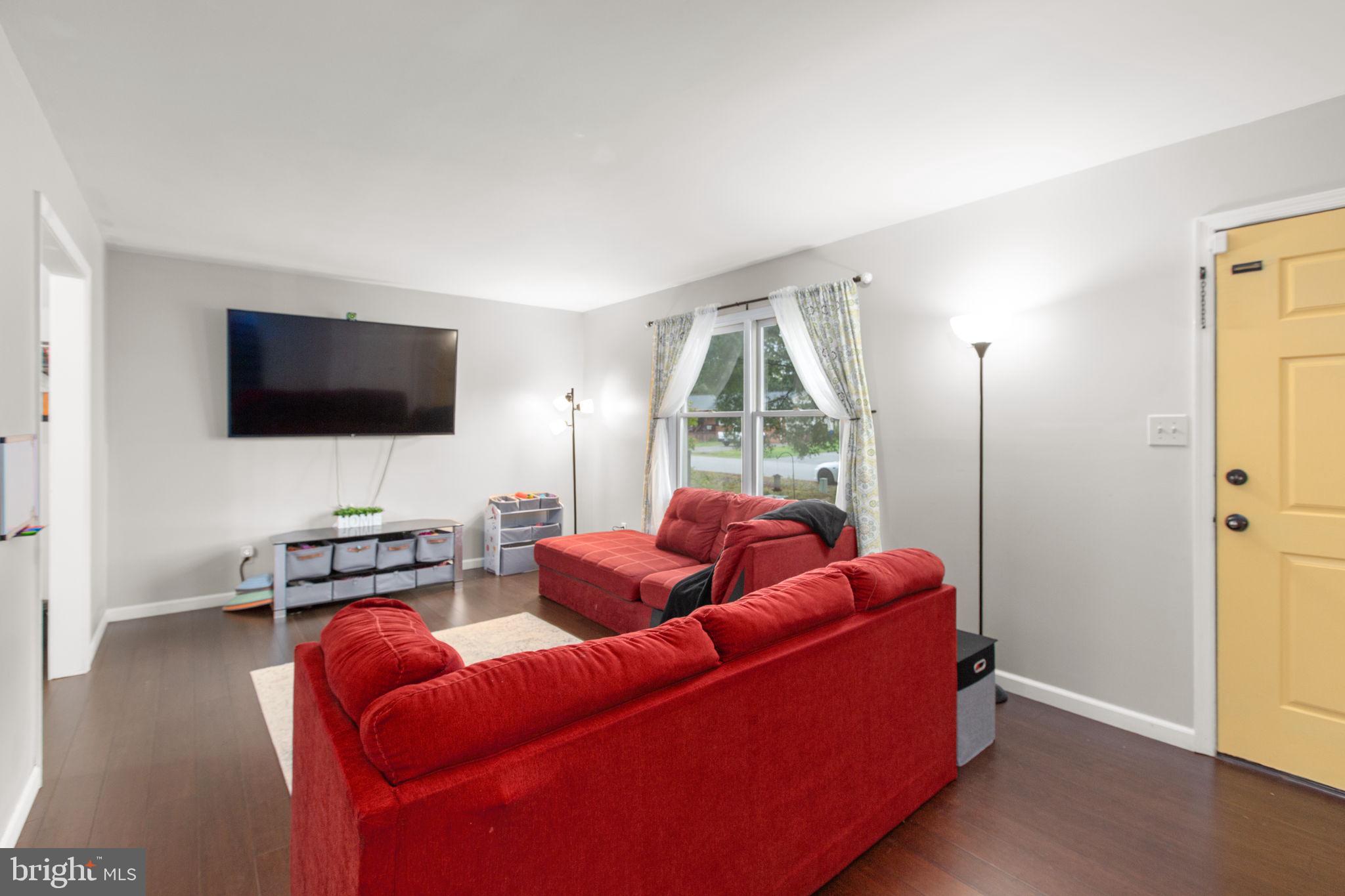 3909 GLAZEBROOK DRIVE