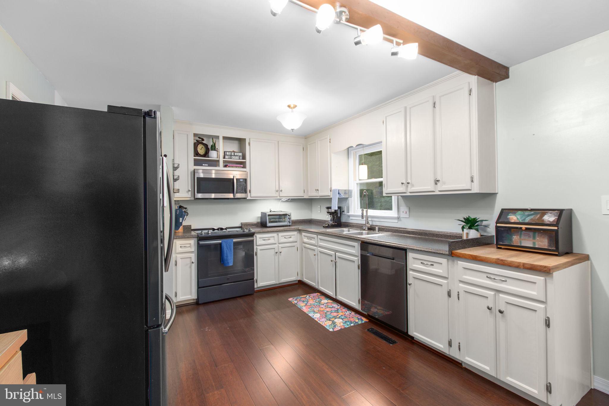 3909 GLAZEBROOK DRIVE
